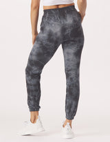 POWDER JOGGER: BLACK TIE-DYE
